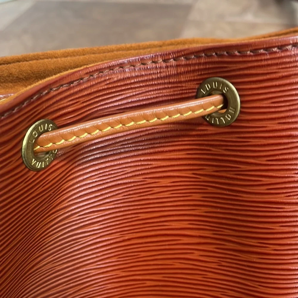 + Louis Vuitton + Epi Noe 2 Bucket Bag - Picture 9 of 15